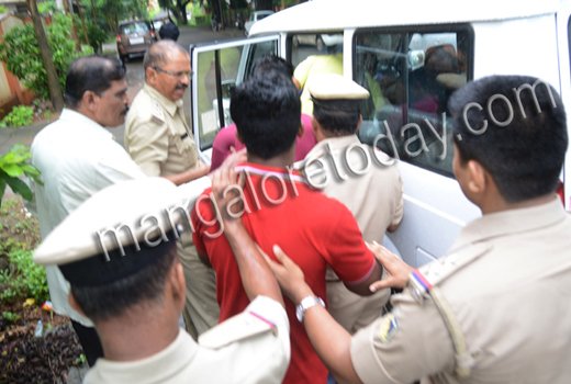  Prof. Bhagavan tries to stir hornet’s nest ; Hindu activists stage flash protest 1